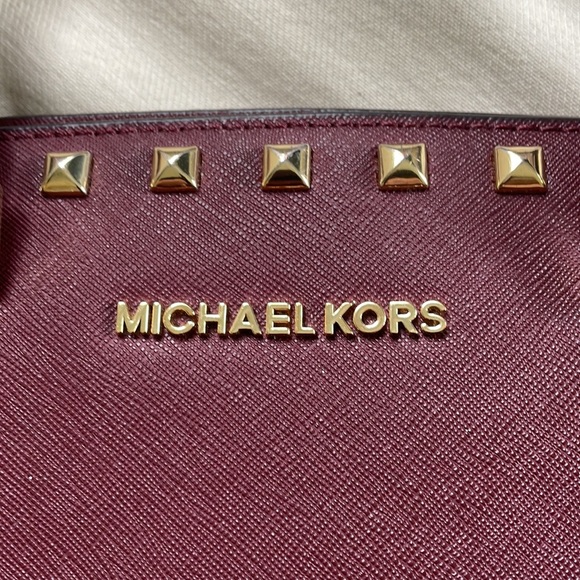 MICHAEL KORS STUDDED SELMA MEDIUM SATCHEL MERLOT - Picture 3 of 8